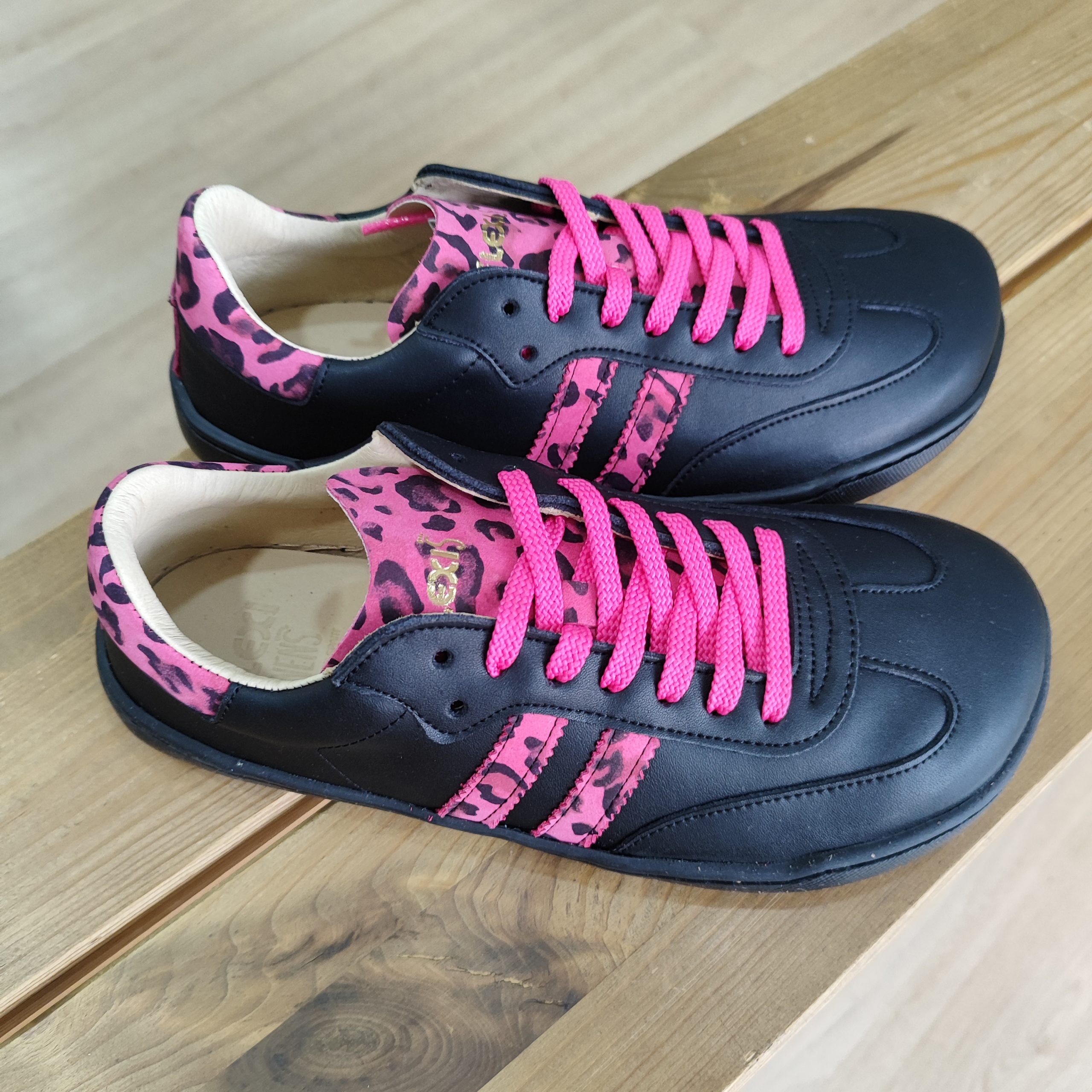 Deportivas LEO DE NENS