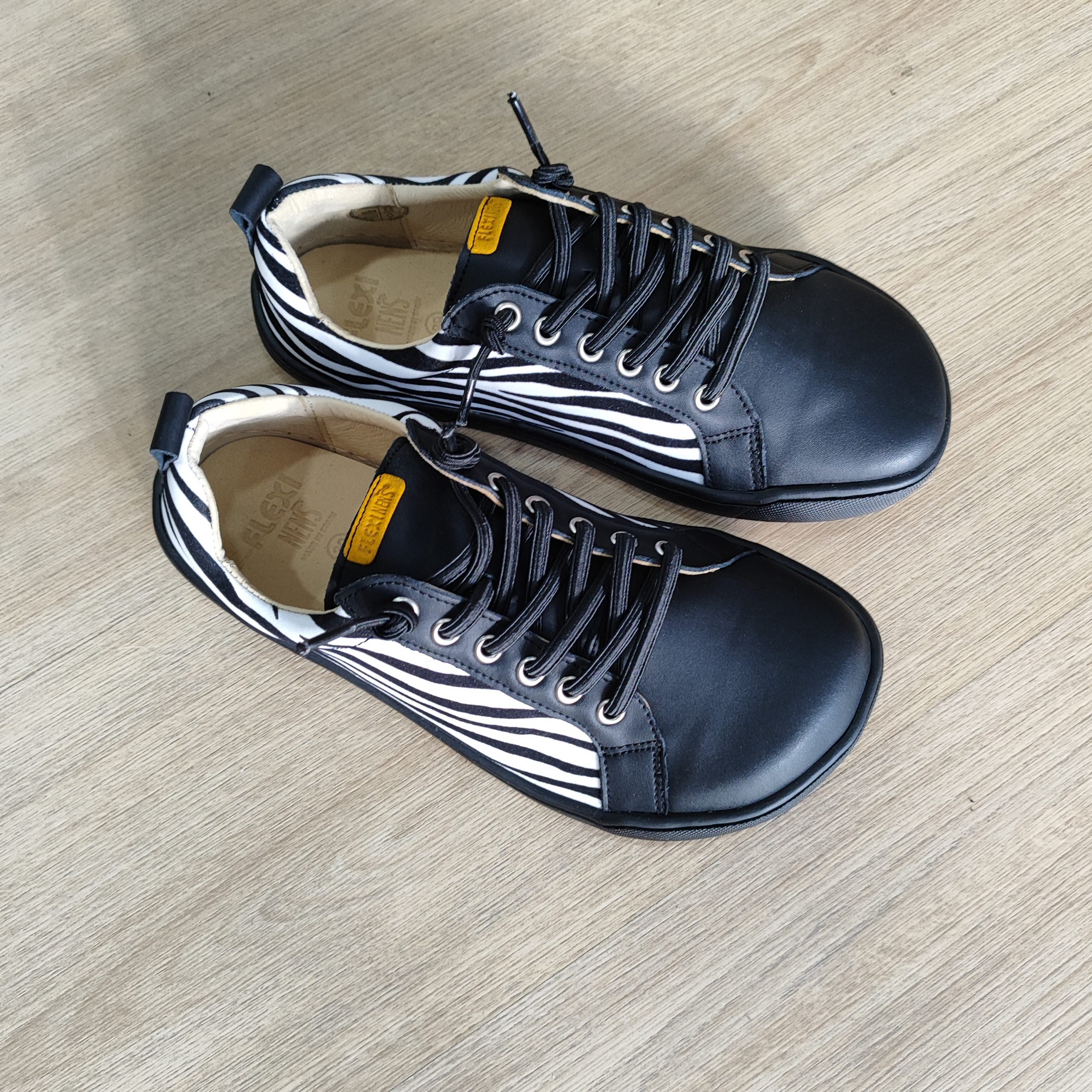 Deportivas CEBRA NEGRO de Nens