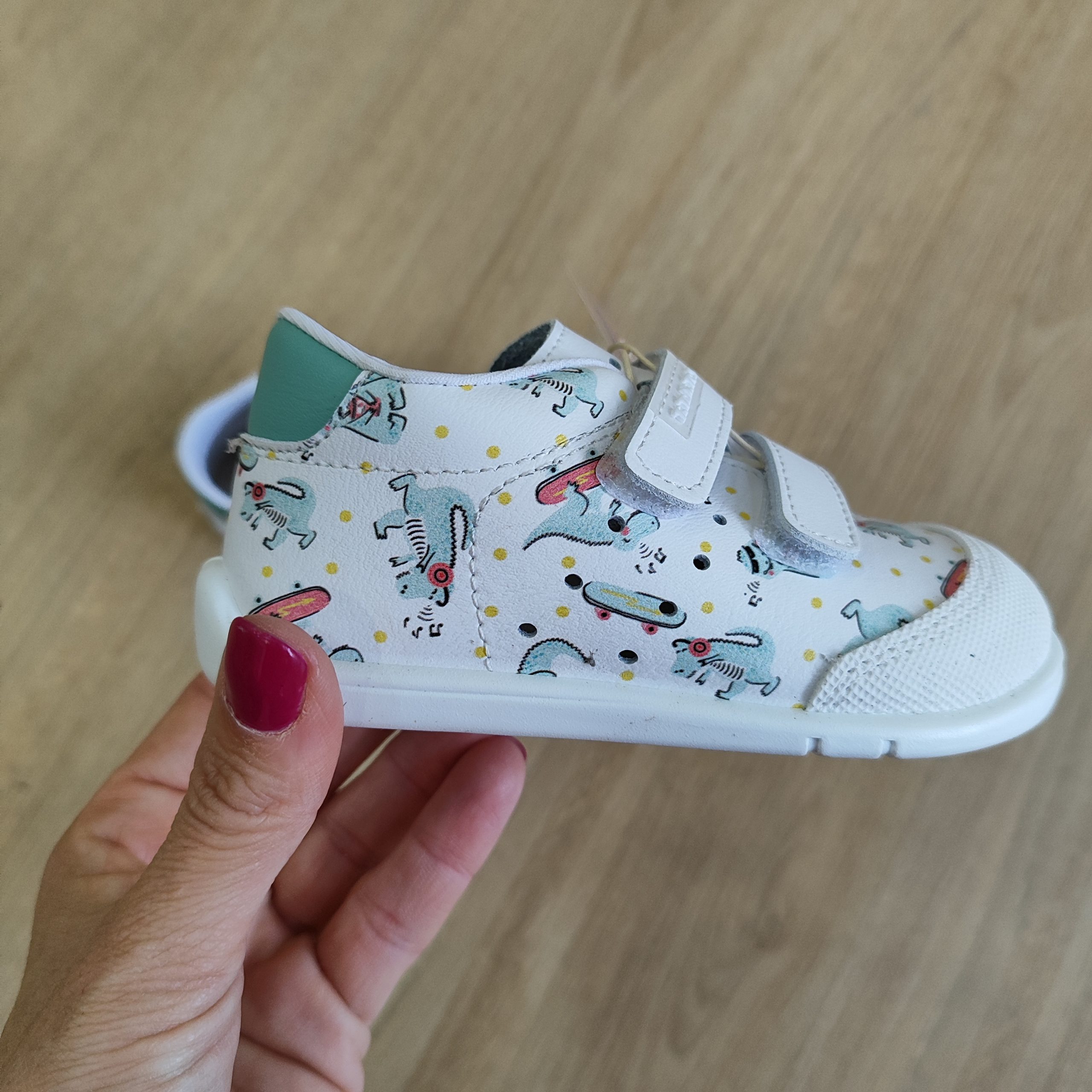 Deportivas DINO de Titanitos - Imagen 2