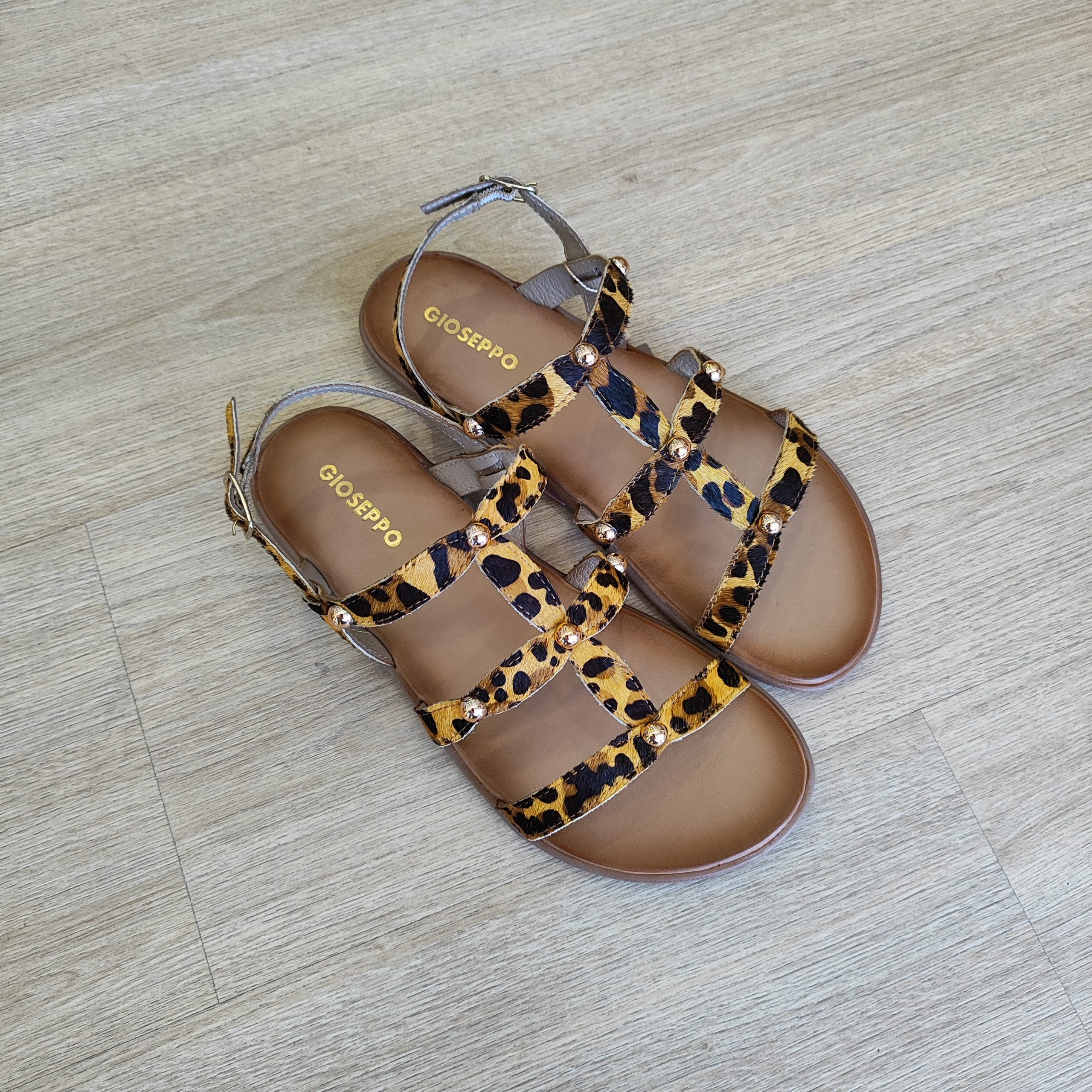 SANDALIAS BAREFOOT PIEL ESTAMPADO ANIMAL STEPNEY DE GIOSEPPO