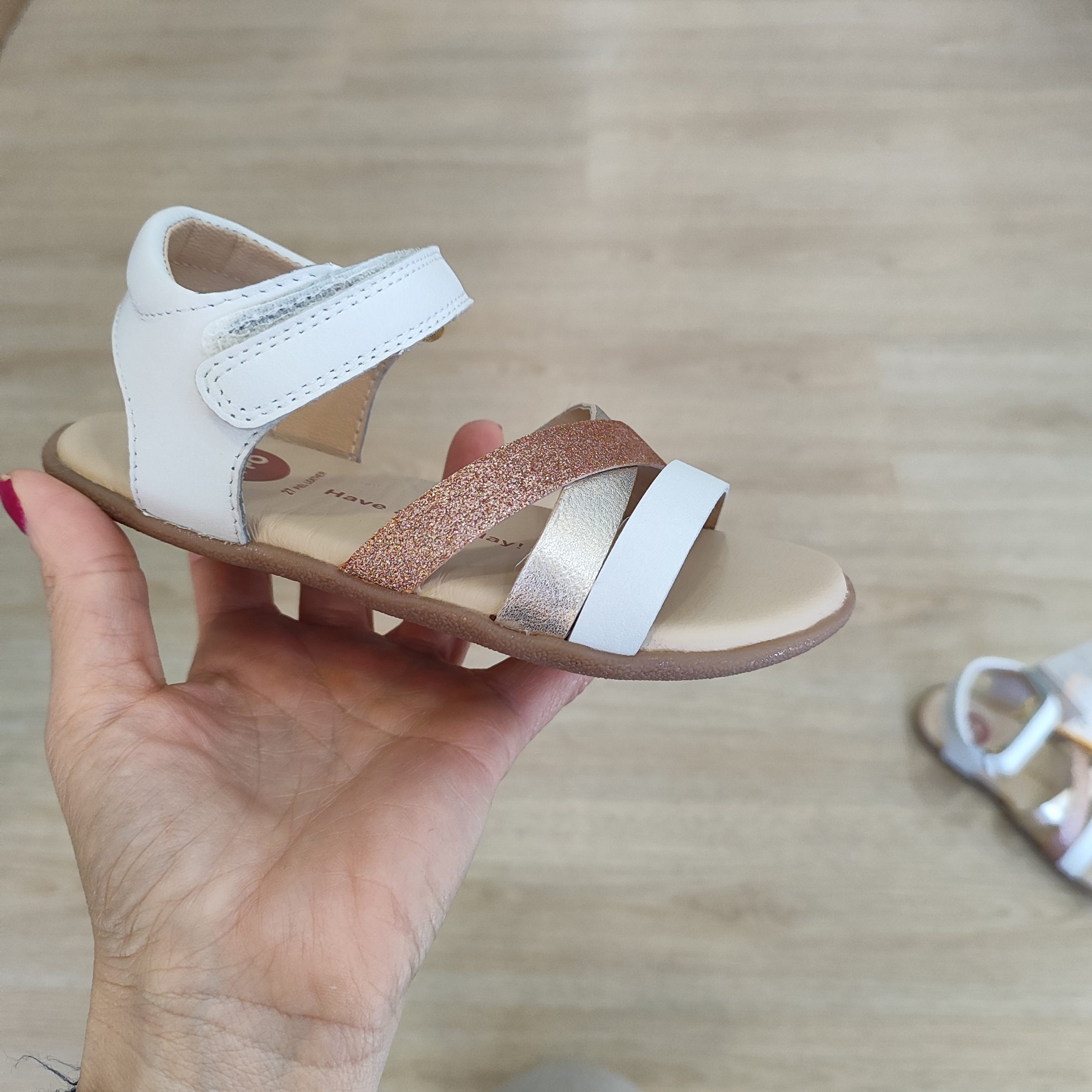 SANDALIAS BAREFOOT BRILLO PIEL BRANFORD DE GIOSEPPO - Imagen 3